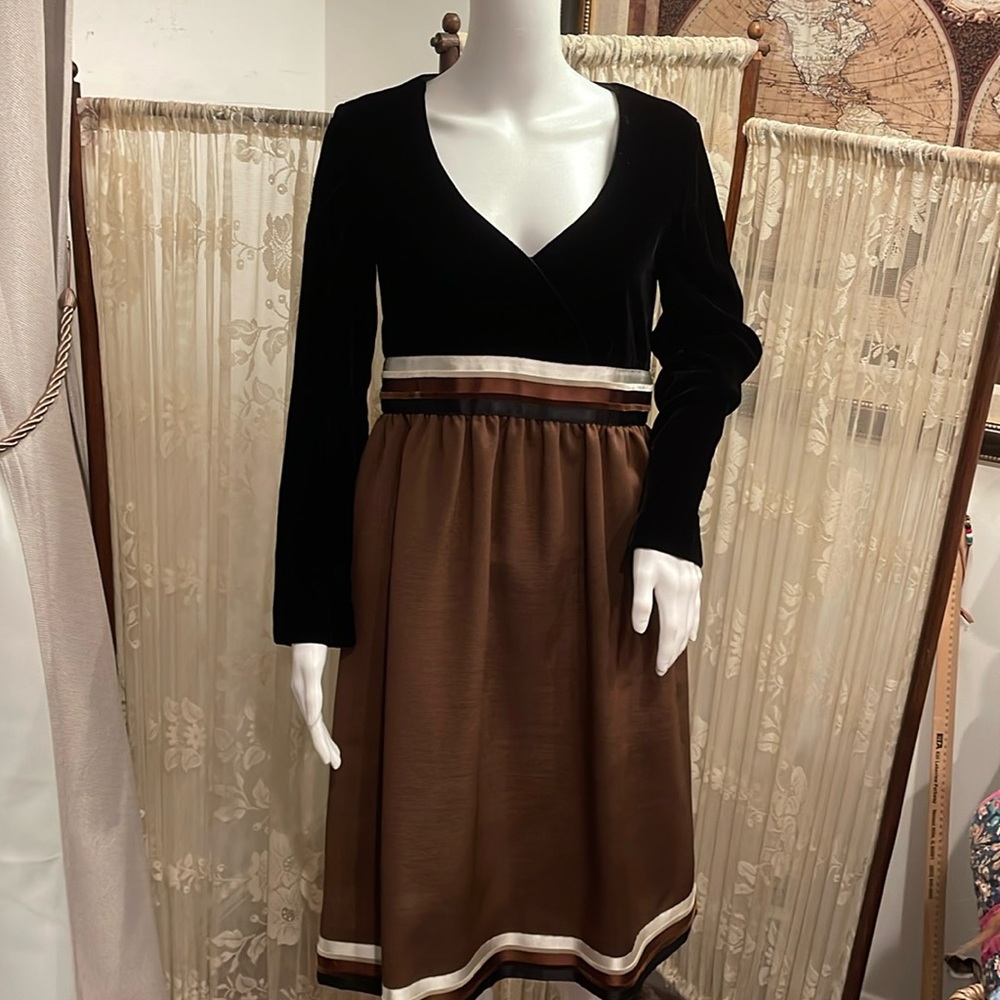 VINTAGE SAKS FIFTH AVE. DRESS V NECK TOP VELVET Nice vintage dress firm price